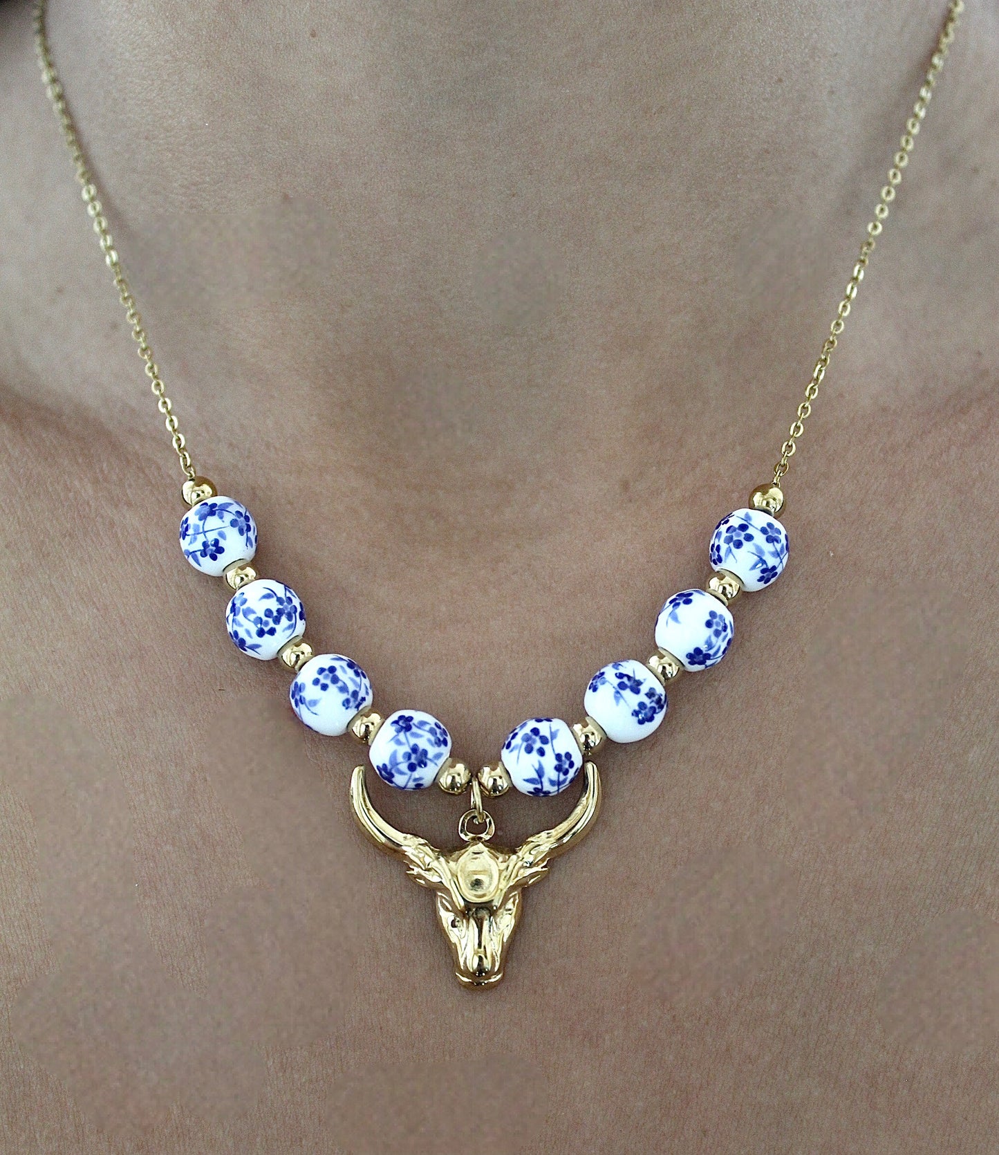 Collier taureau et perles - Bijoux en acier inoxydable - Les bijoux d’Anaïs