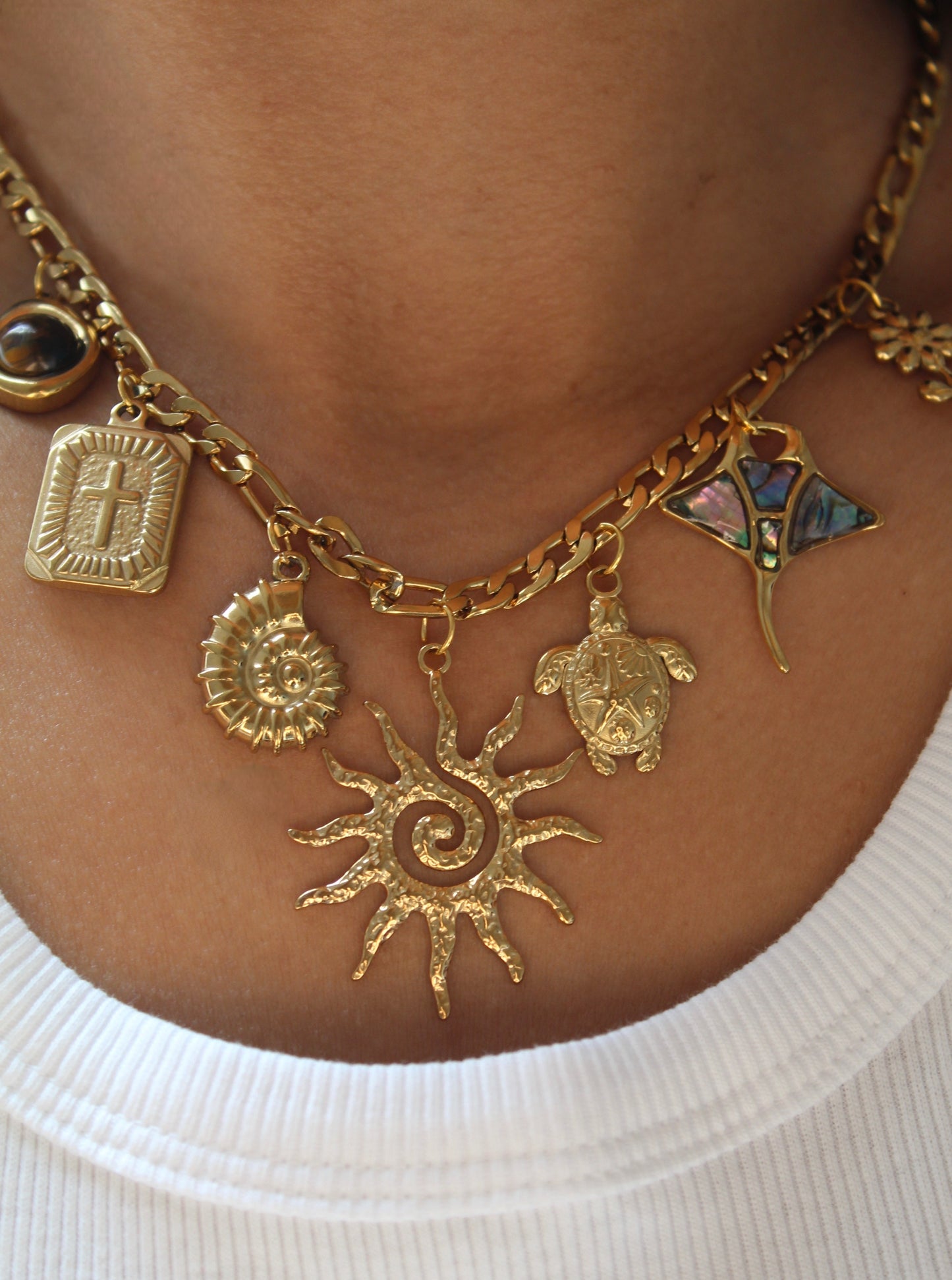 Collier breloques soleil