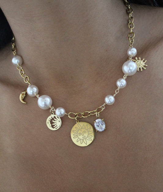 Collier perles et breloques soleil - Bijoux en acier inoxydable - Les bijoux d’Anaïs
