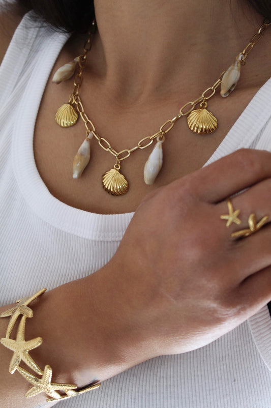 Collier breloques coquillages